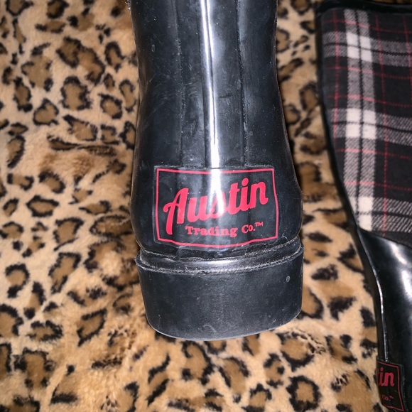 Adorable Rain Boots !!❤️❤️ - Picture 2 of 4